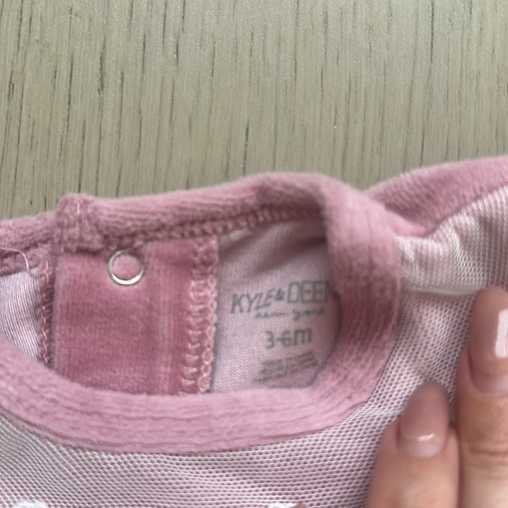 Pack of 2Baby girl footed onesies - dark pink & baby pink - 0-3 and 3-6 months - Picture 4 of 12